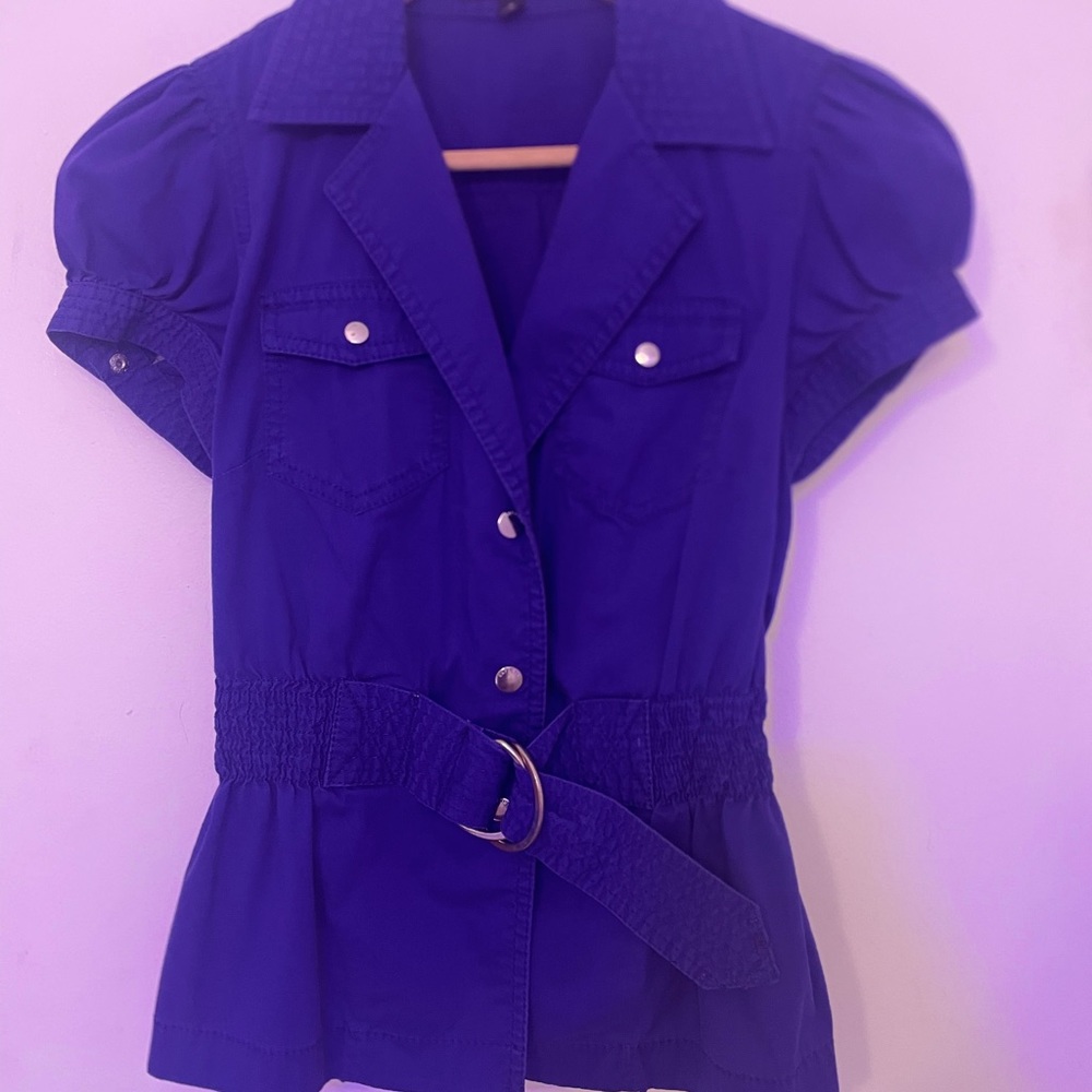Express collared top with snap buttons and belt